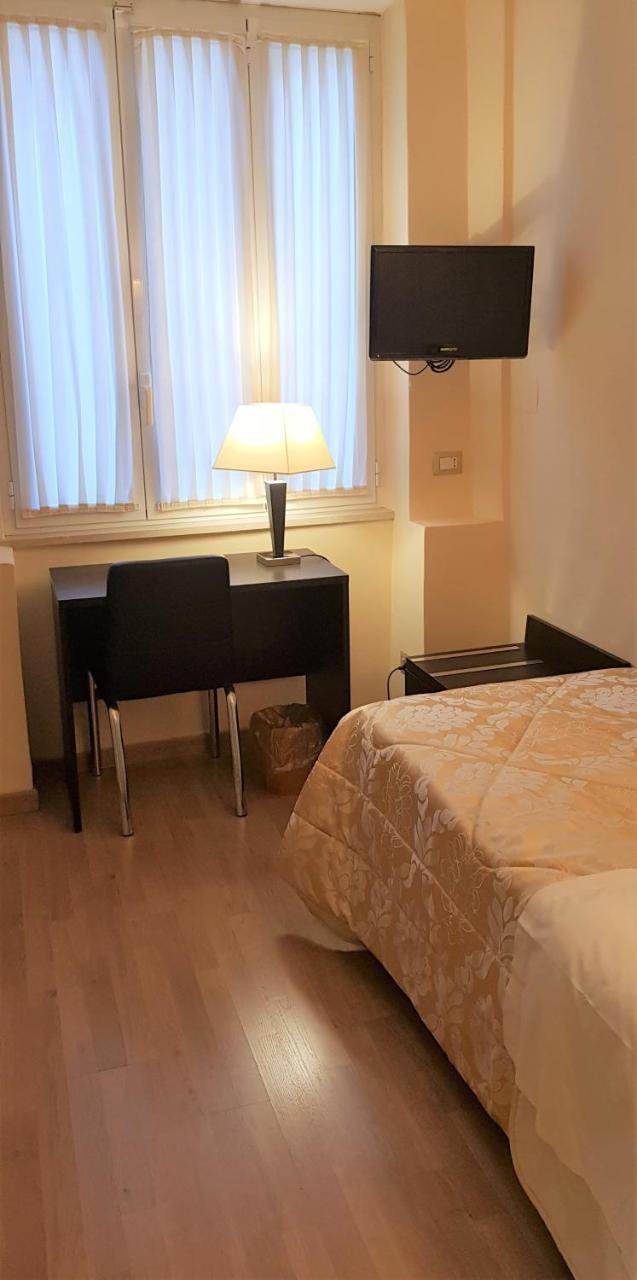 Hotel Aurora Pavia Buitenkant foto